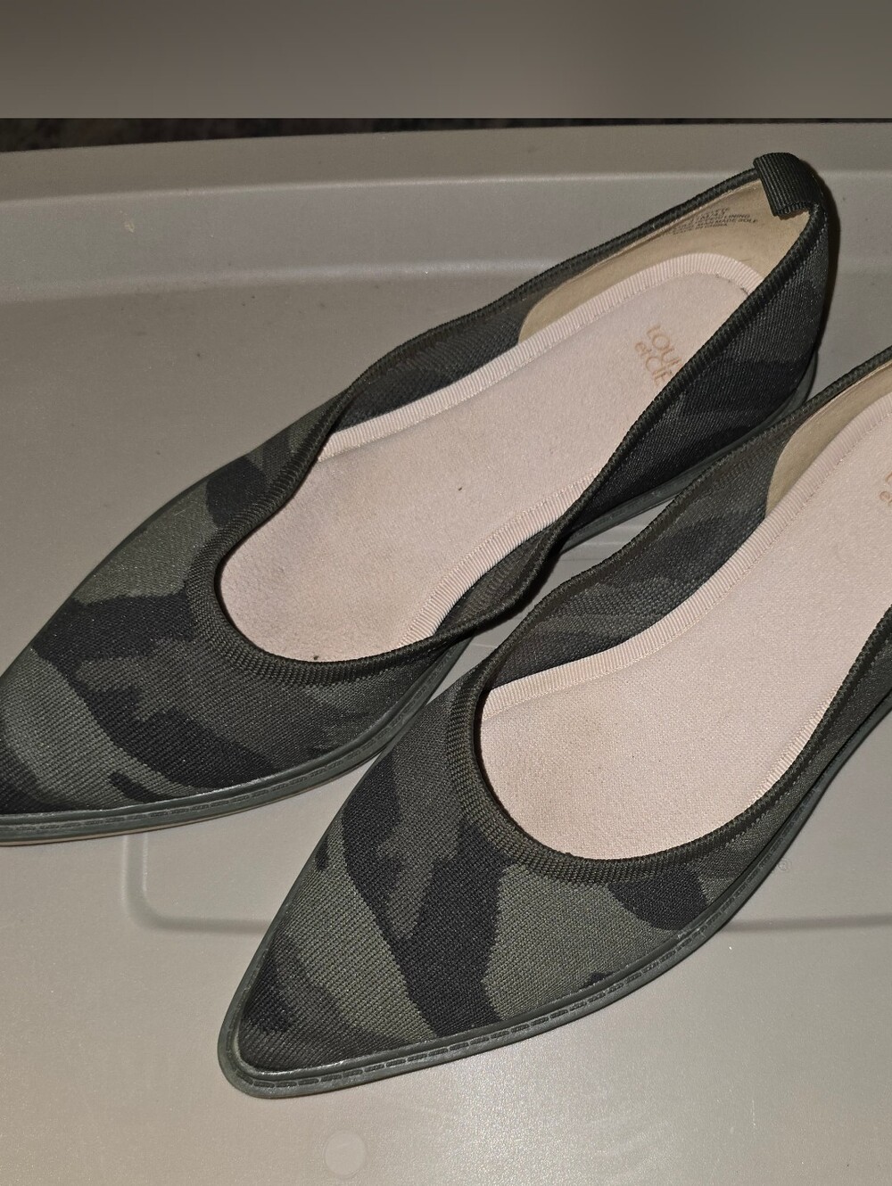 Womens Louise et Cie Black & Olive Camo Pointed Ballet Flats - Size 11 - GUC